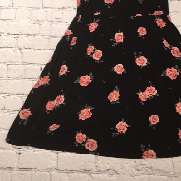 Divided Floral Dress Size 6 - Picture 3 of 10